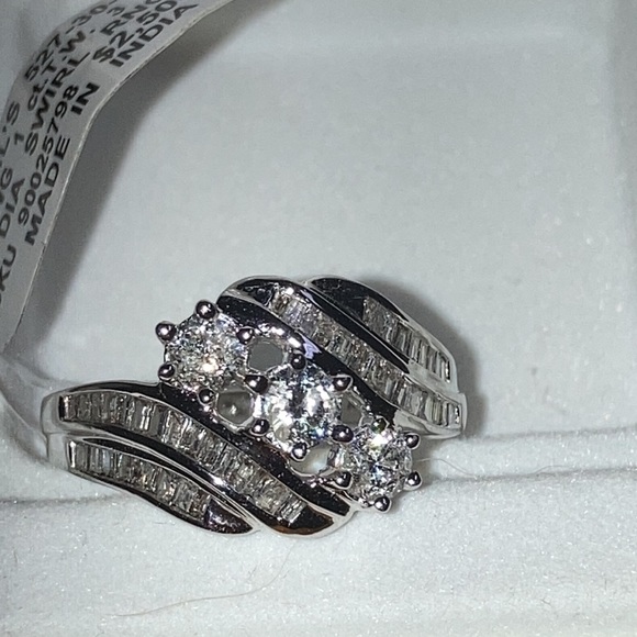 Diamond Ring - Picture 4 of 9